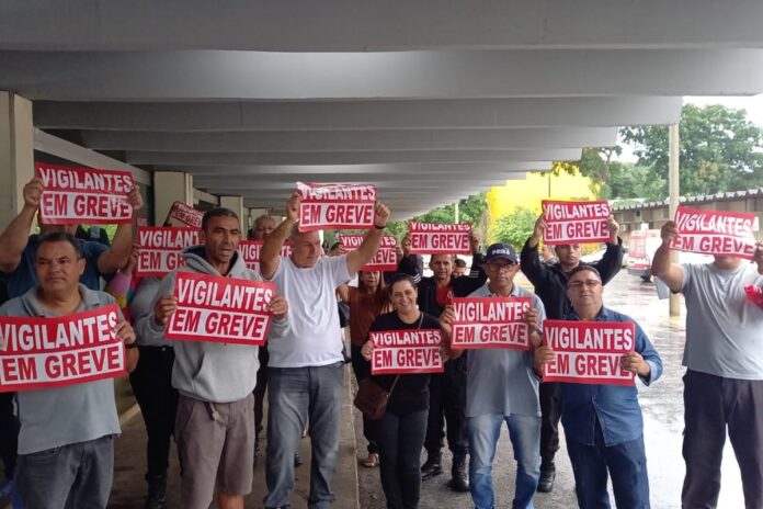 apos-natal-sem-13o,-vigilantes-do-hospital-de-base-entram-em-greve