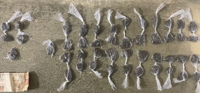 policia-militar-apreende-drogas-e-prende-suspeito-em-itamaraju