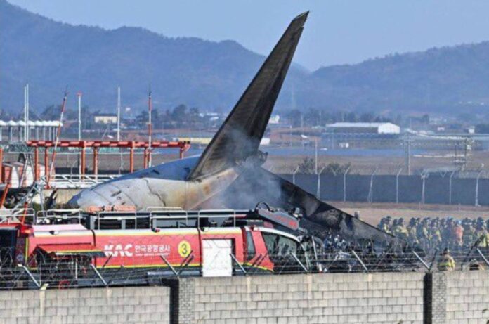coreia-do-sul:-caixas-pretas-de-aviao-que-explodiu-sao-localizadas
