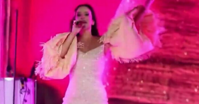 video:-apos-denuncia-no-mp,-claudia-leitte-volta-trocar-letra-e-retira-nome-de-iemanja-em-musica