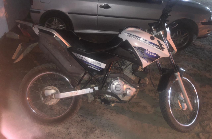 policia-militar-recupera-moto-com-restricao-em-teixeira-de-freitas