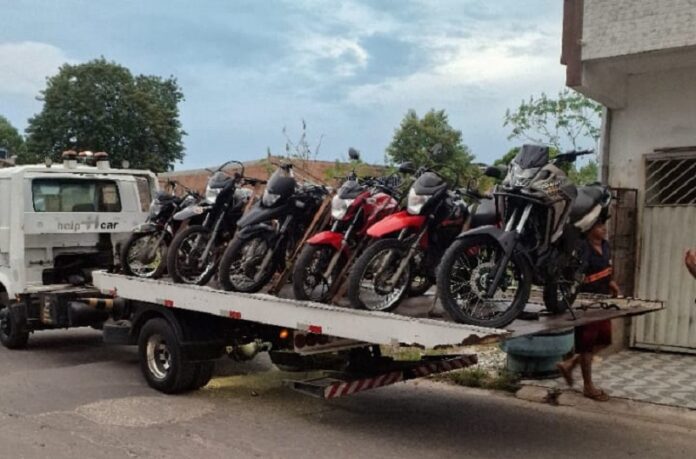 pm-apreende-motos-e-impede-que-grupos-causem-transtornos-no-transito-de-teixeira-de-freitas