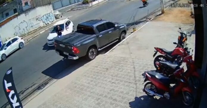 video:-motorista-por-aplicativo-reage-a-assalto,-atropela-e-rende-assaltante-em-jequie
