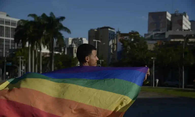 Parada LGBTI+ da Maré reforça luta por diretos nas favelas