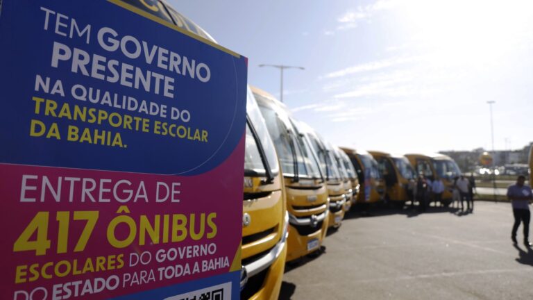 Governo da Bahia amplia mobilidade de estudantes do interior com entrega de 417 ônibus escolares rurais