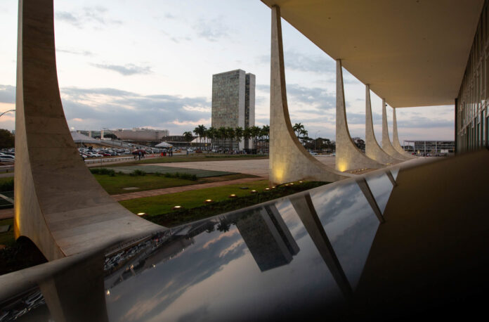 tensao-em-torno-de-emendas-faz-poderes-fecharem-ano-em-conflito