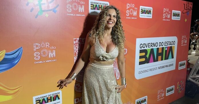 marcia-freire-celebra-40-anos-de-axe-music-e-exalta-retorno-ao-farol-da-barra-no-por-do-som