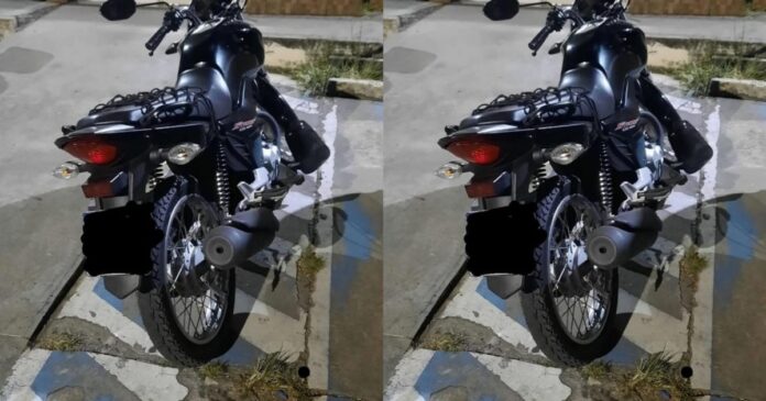 moto-roubada-e-recuperada-pela-policia-militar-no-bairro-lobato,-em-salvador
