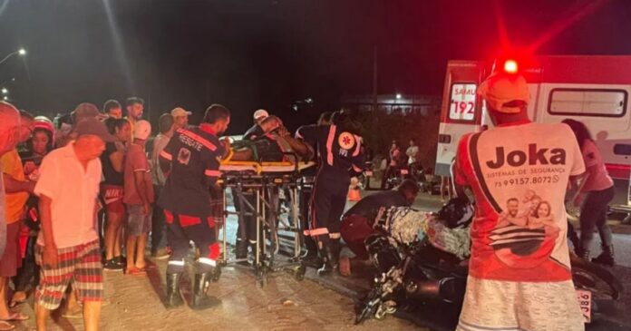 tres-pessoas-ficam-feridas-em-colisao-entre-duas-motocicletas-na-ba-409