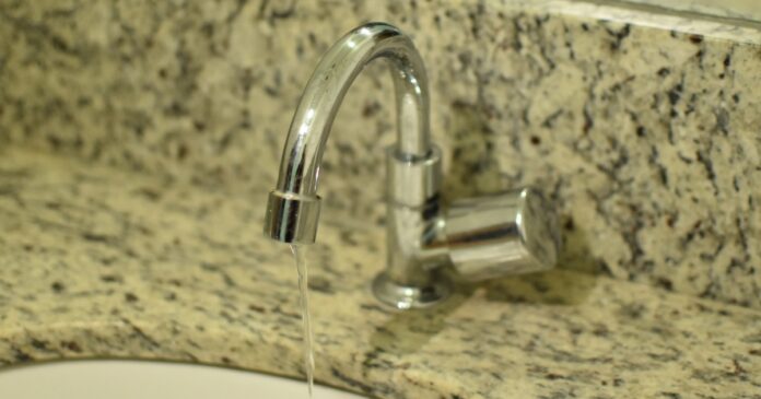 bairros-de-saj-tem-abastecimento-de-agua-interrompido-apos-rompimento-de-adutora;-confira-locais