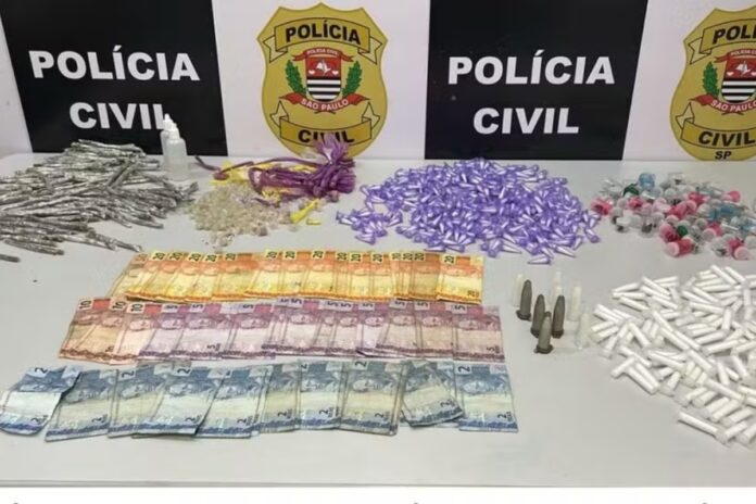policia-descobre-deposito-de-drogas-em-praia-grande-e-prende-3-na-casa