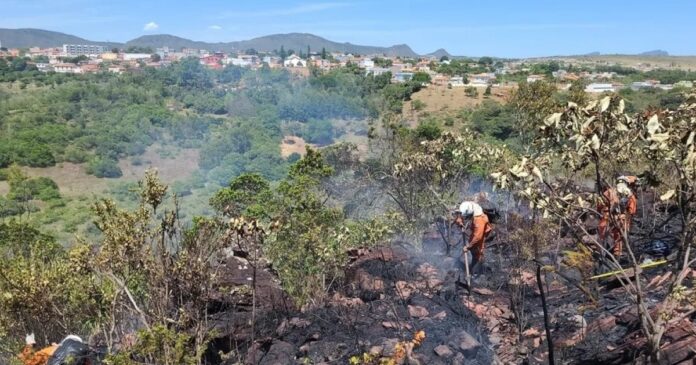 corpo-de-bombeiros-combate-incendios-florestais-em-diversas-regioes-da-bahia