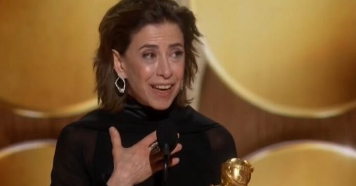atriz-fernanda-torres-ganha-o-globo-de-ouro-2025-por-sua-atuacao-no-filme-“ainda-estou-aqui”