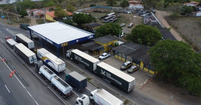 prf-intensifica-fiscalizacao-de-veiculos-de-carga-na-bahia-com-operacao-descanso-legal-i