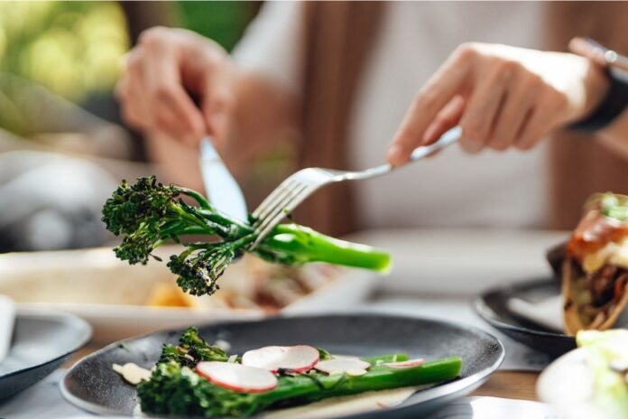 especialista-elenca-8-alimentos-anti-inflamatorios-para-por-na-dieta