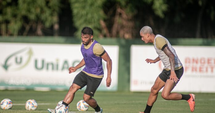 com-presenca-de-camutanga,-vitoria-segue-preparacao-de-olho-na-estreia-do-baianao