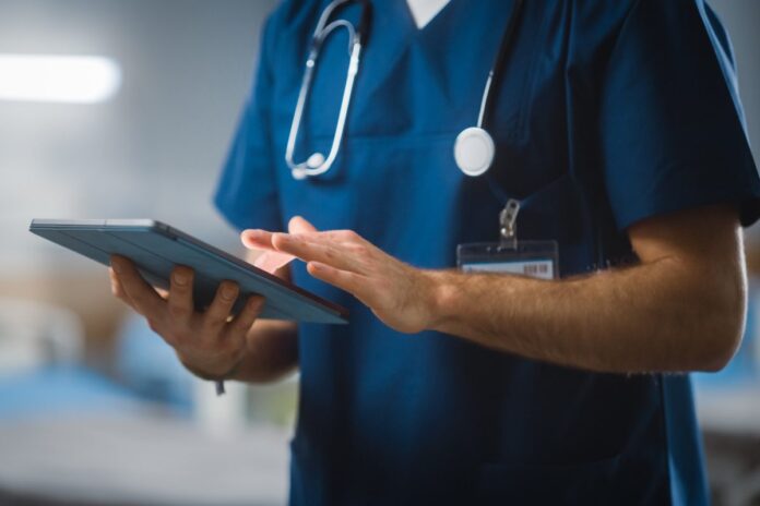 iges-df-abre-selecao-para-medicos-com-salarios-de-ate-r$-17,2-mil