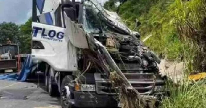 motorista-morre-em-acidente-com-carreta-na-br-101-no-extremo-sul-da-bahia