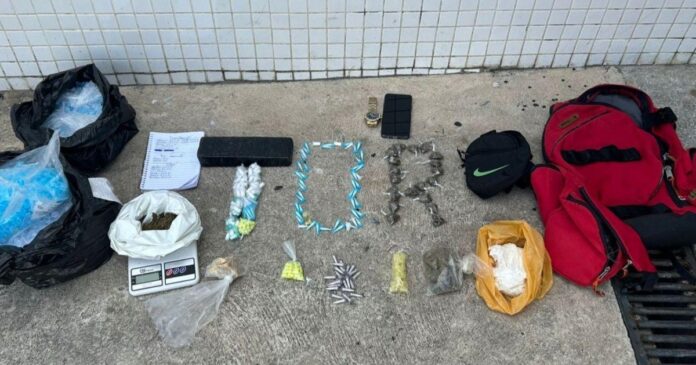 pm-aprende-drogas-no-bairro-de-sao-caetano,-em-salvador