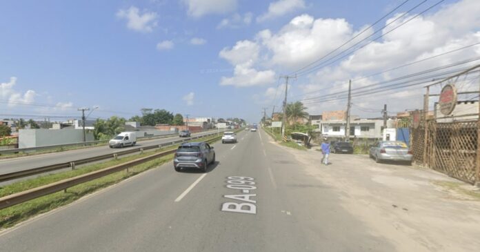 manifestacao-deixa-transito-complicado-na-estrada-do-coco-no-sentido-salvador