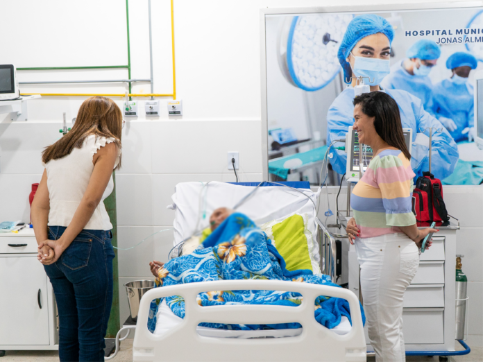 secretaria-da-saude-visita-hospital-municipal-de-prado-e-se-reune-com-nova-diretora