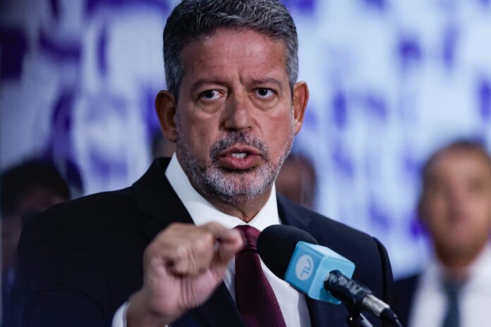 lira-critica-posse-de-maduro:-“democracia-exige-eleicoes-limpas”