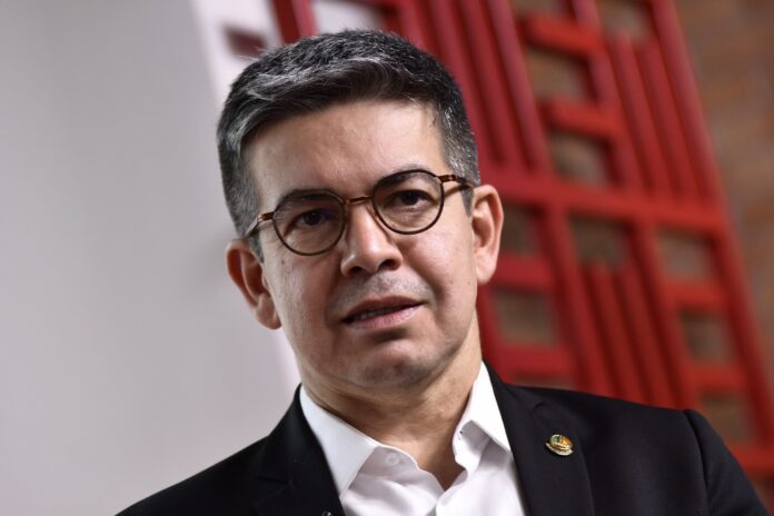 lider-do-pt-diz-que-posse-de-maduro-e-“ilegitima-e-farsante”