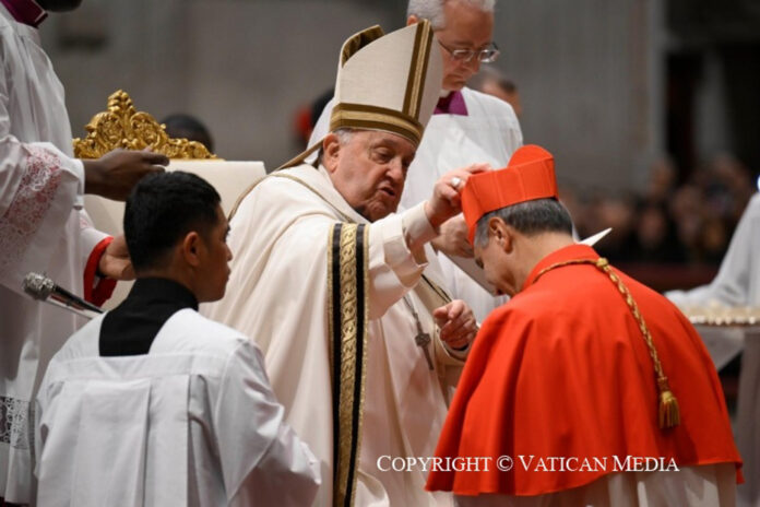 vaticano-aprova-diretrizes-que-permitem-homens-gays-no-sacerdocio
