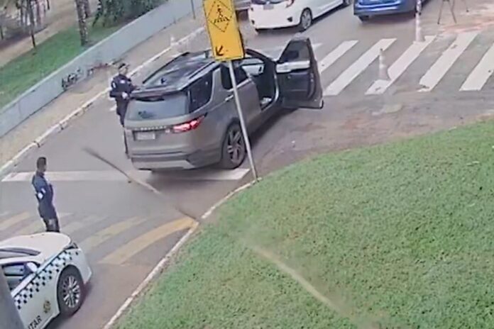 “arma-em-punho”,-diz-motorista-abordado-em-blitz-encomendada-por-pm