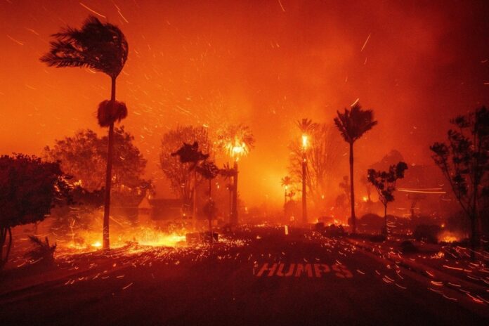 incendios-matam-16-pessoas-em-la-e-ventos-seguem-espalhando-as-chamas