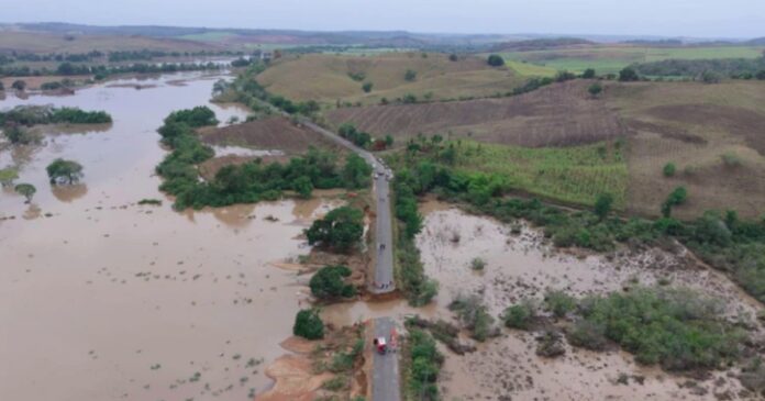 tragedia-em-sergipe:-rodovia-cede-e-causa-a-morte-de-tres-pessoas