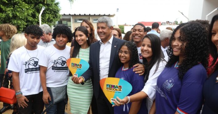 jeronimo-rodrigues-anuncia-investimento-de-r$-1,3-bilhao-na-estrutura-das-escolas-do-estado