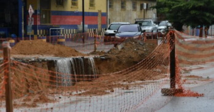 obras-de-drenagem-em-vitoria-da-conquista-causam-transtornos-e-alagamentos