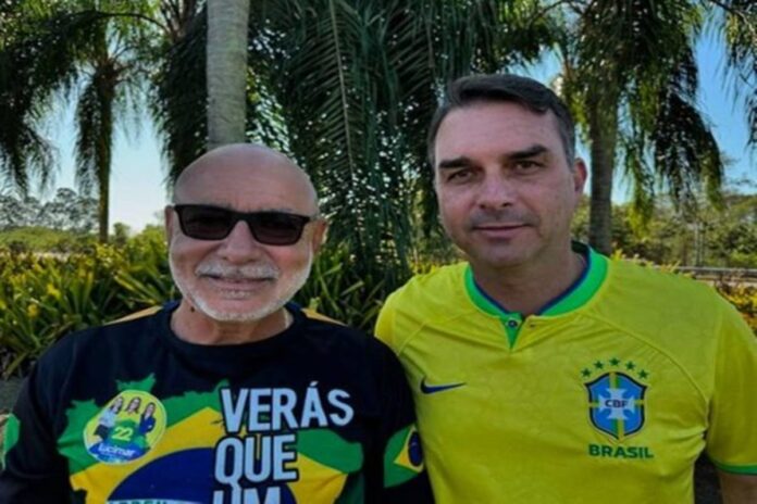 ex-assessor-de-flavio-bolsonaro,-fabricio-queiroz-assume-cargo-no-rj