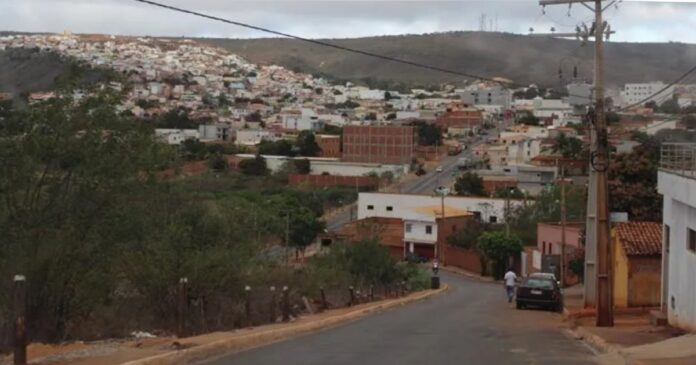 familia-e-feita-refem-e-agredida-durante-assalto-em-caetite:-criminosos-levam-mais-de-r$-200-mil