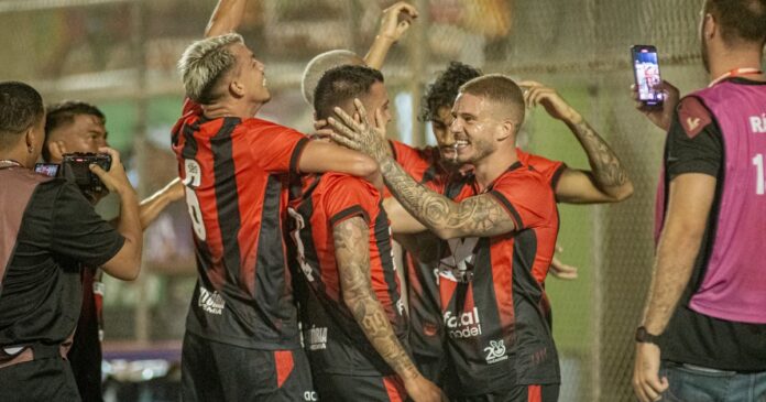 vitoria-goleia-a-juazeirense-no-adauto-moraes-e-vence-a-primeira-no-baianao