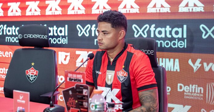 vitoria-apresenta-val-soares-e-chega-a-10a-contratacao-da-temporada;-veja-reforcos