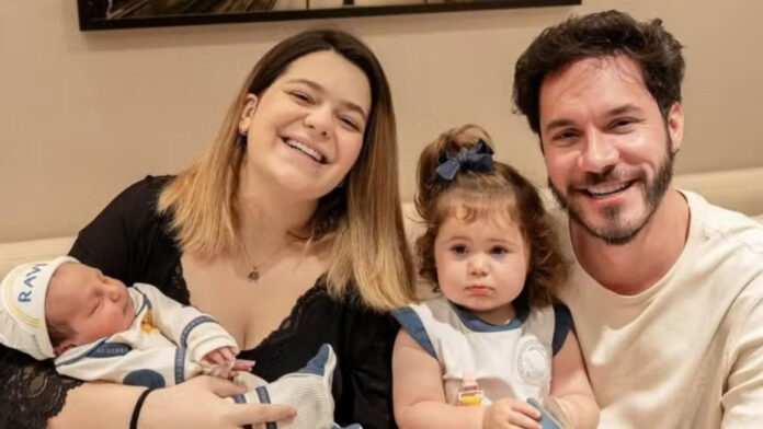 viih-tube-comemora-evolucao-do-filho,-ravi