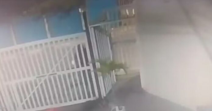 jovem-pula-portao-de-condominio-em-lauro-de-freitas,-mas-e-alcancado-e-executado-a-tiros