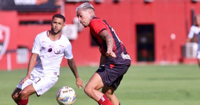 com-gol-de-fabri-no-final,-vitoria-arranca-empate-heroico-contra-o-jacuipense-no-baianao
