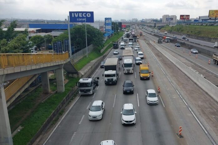 trecho-da-dutra-em-guarulhos-e-interditado-para-obra-em-passarela