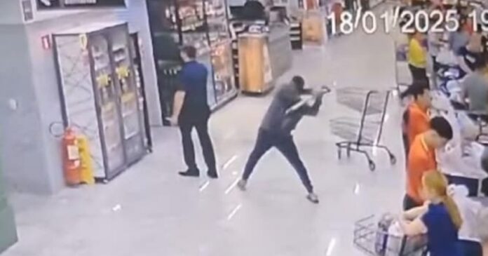 video:-gerente-de-supermercado-e-agredido-com-pa-por-marido-de-funcionaria-no-mato-grosso