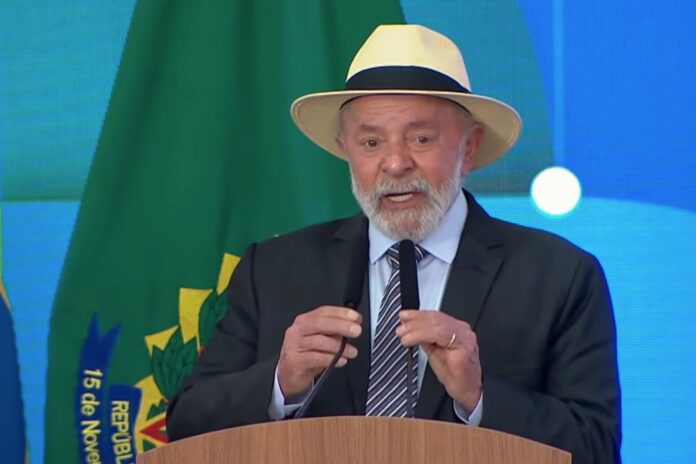 apos-posse,-lula-cumprimenta-trump-“em-nome-do-povo-brasileiro”