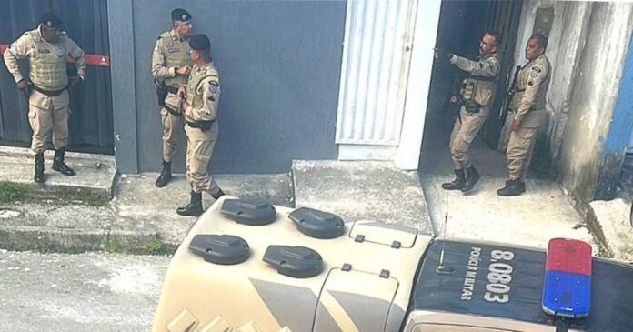 homem-armado-invade-casa-e-faz-adolescente-de-15-anos-como-refem-em-porto-seguro