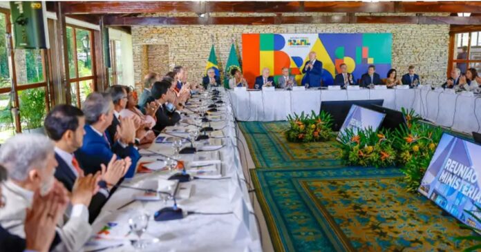 lula-menciona-a-ministros-possibilidade-de-nao-disputar-reeleicao-em-2026:-“vontade-de-deus”