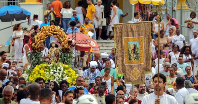festa-de-sao-lazaro-celebra-mescla-de-culturas-e-reune-milhares-de-devotos-em-salvador