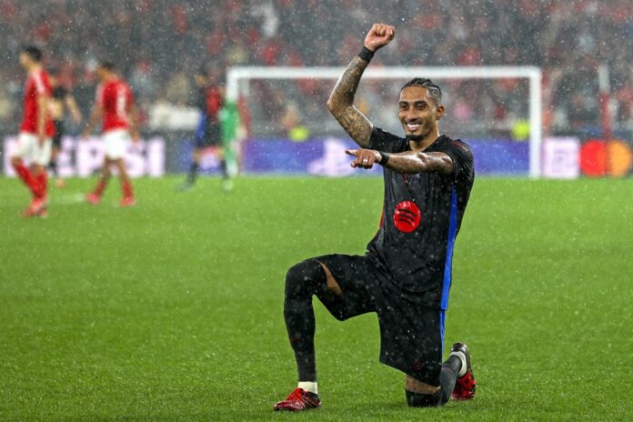 raphinha-decide-ate-sem-querer-e-barcelona-vence-benfica-em-emocionante-jogo-de-nove-gols