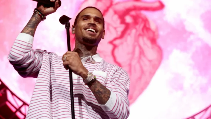 chris-brown-pede-us$-500-mi-a-warner-por-danos-morais-apos-serie