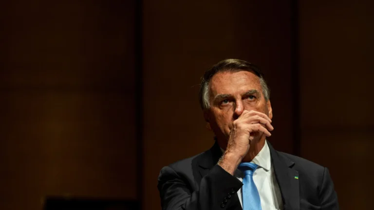 bolsonaro-diz-acordar-todos-os-dias-com-‘sensacao-de-ter-pf-na-porta’