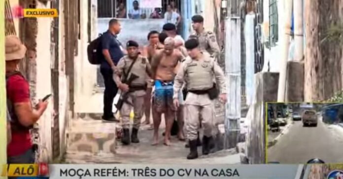 membros-de-faccao-criminosa-fazem-mulher-de-refem-e-sao-presos-no-bairro-santa-cruz,-em-salvador